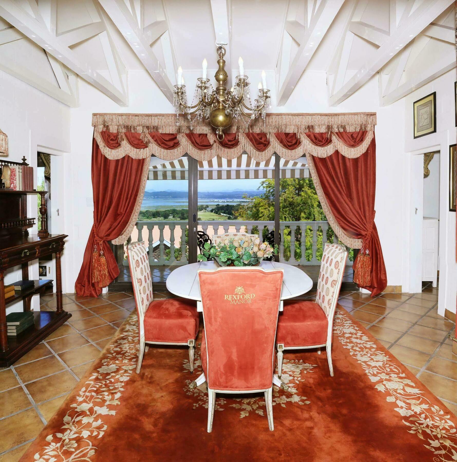 Rexford Manor Hotel Книсна Екстериор снимка