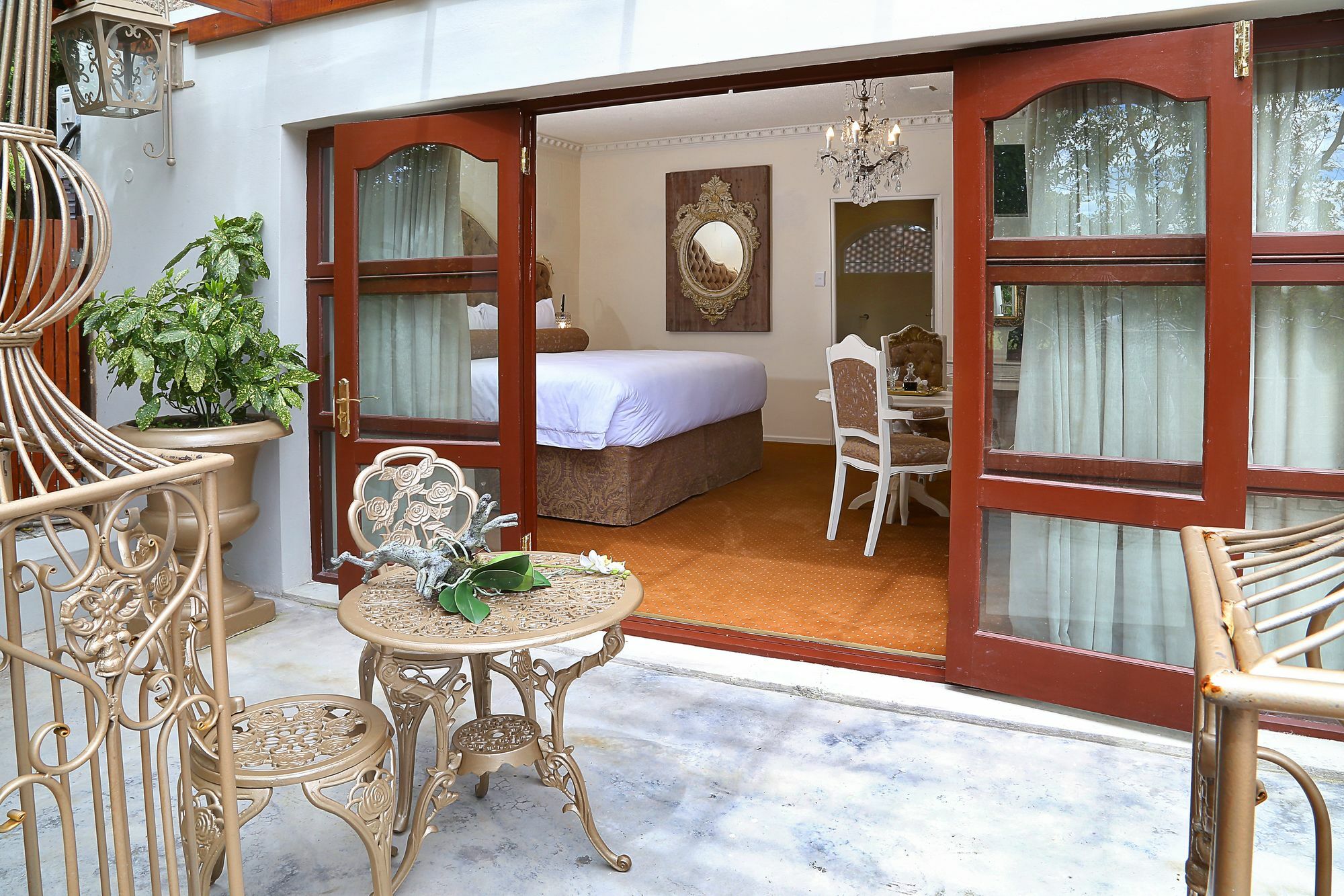 Rexford Manor Hotel Книсна Екстериор снимка