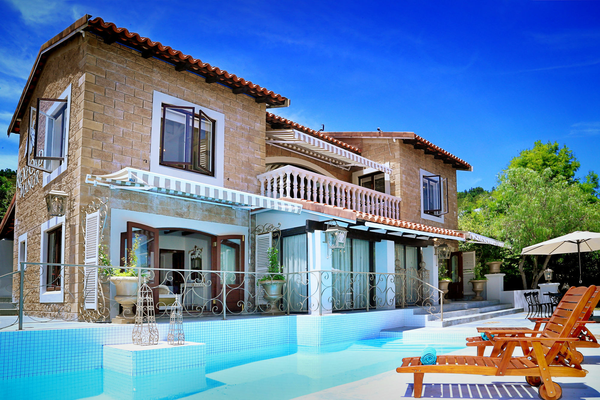 Rexford Manor Hotel Книсна Екстериор снимка