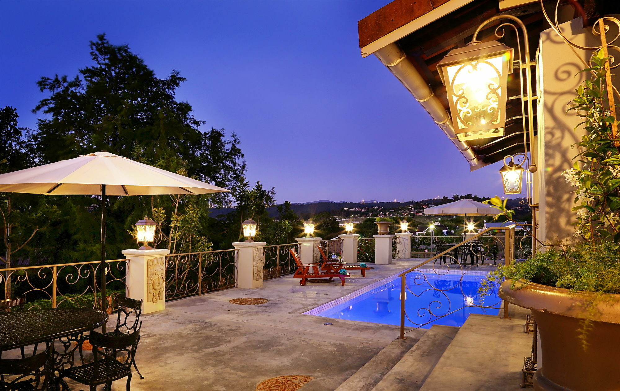 Rexford Manor Hotel Книсна Екстериор снимка