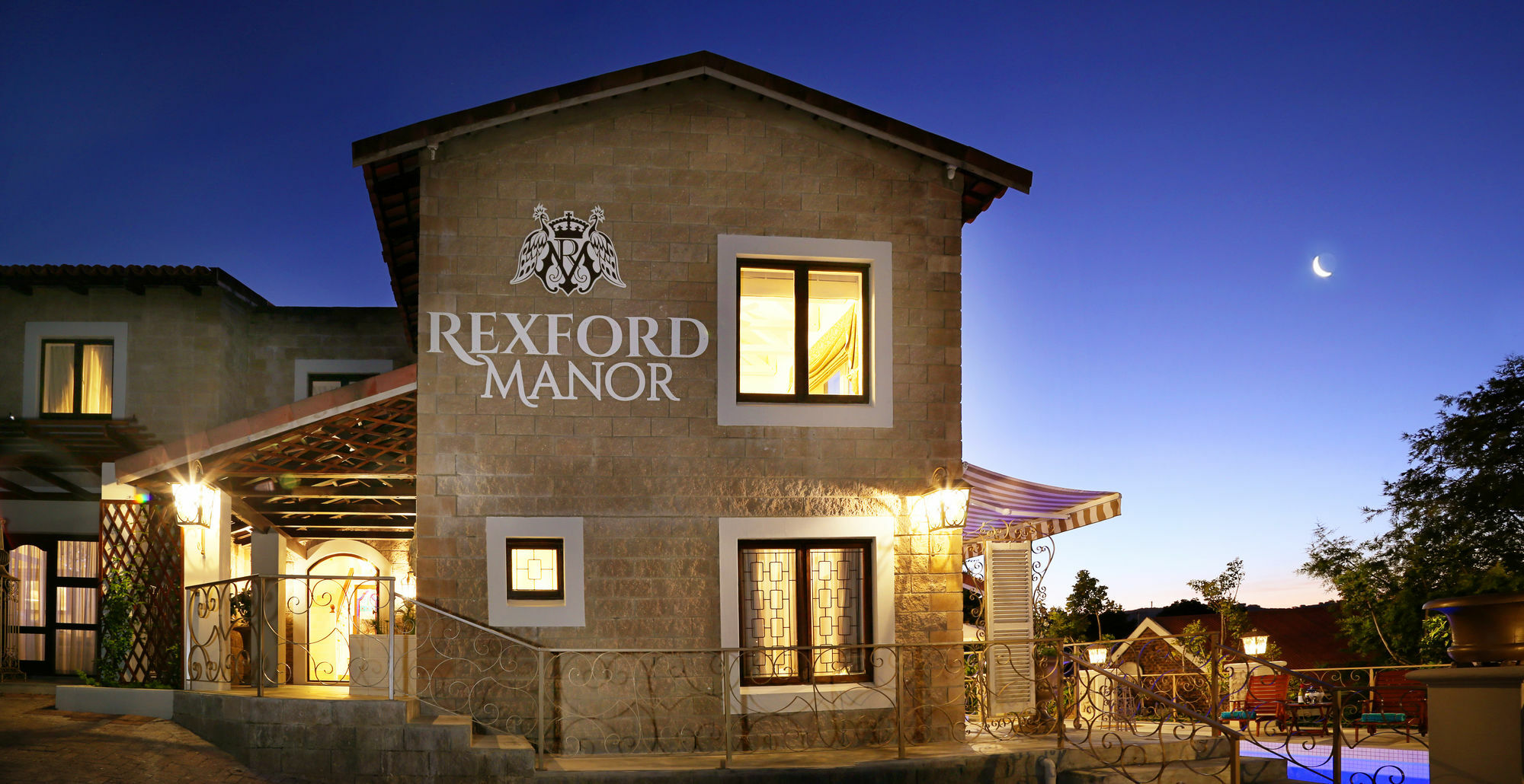 Rexford Manor Hotel Книсна Екстериор снимка
