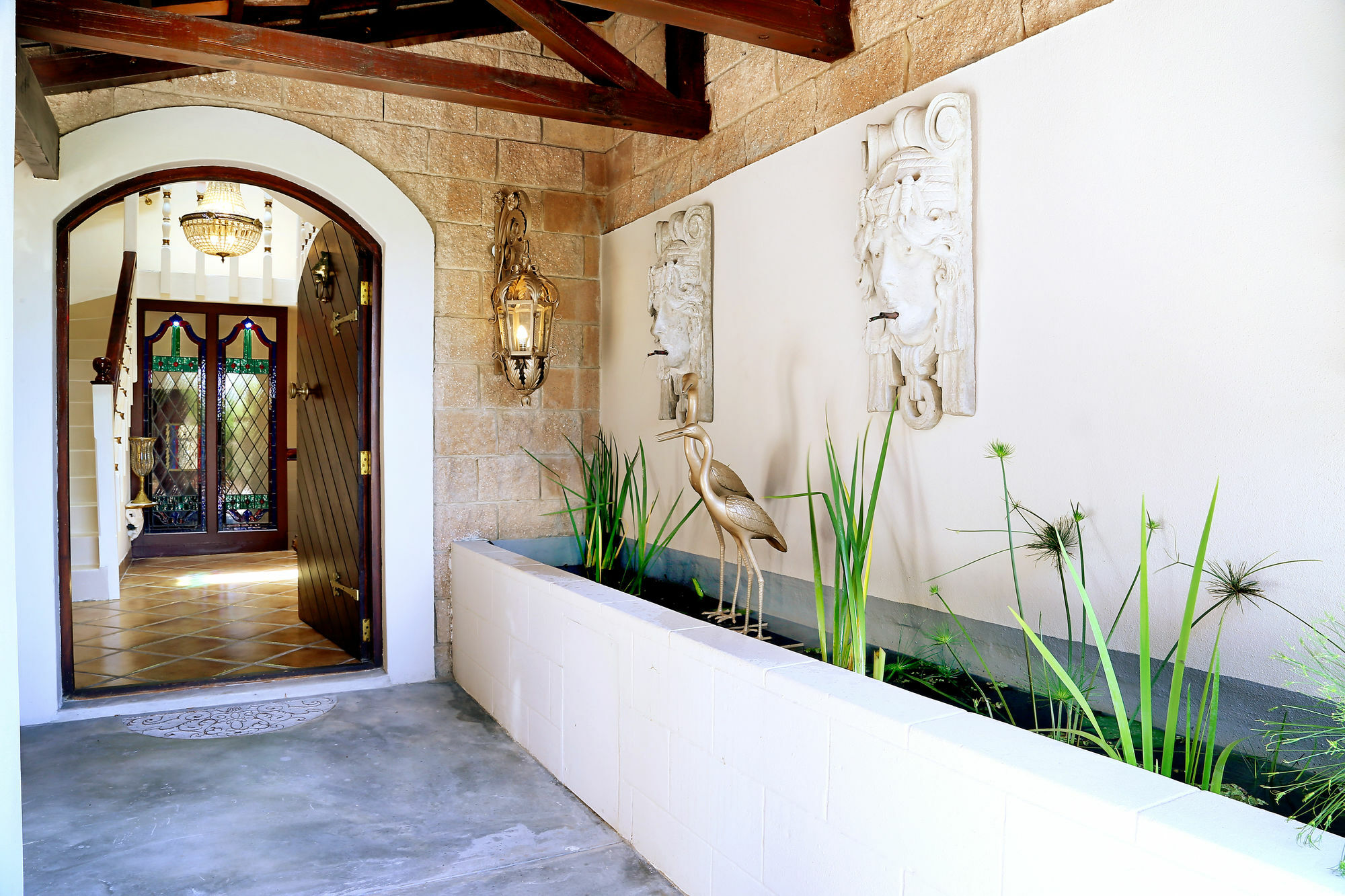 Rexford Manor Hotel Книсна Екстериор снимка