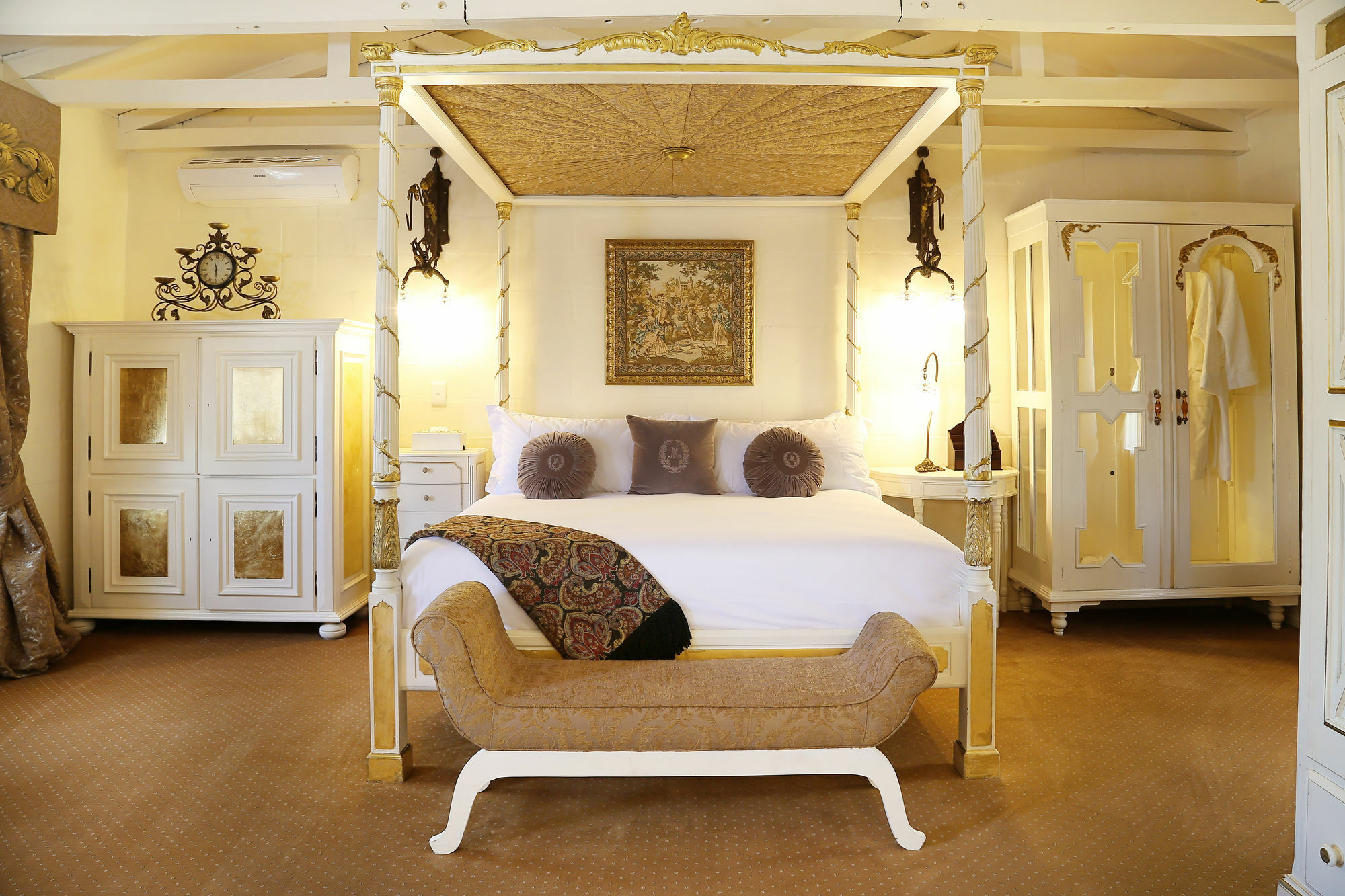 Rexford Manor Hotel Книсна Екстериор снимка
