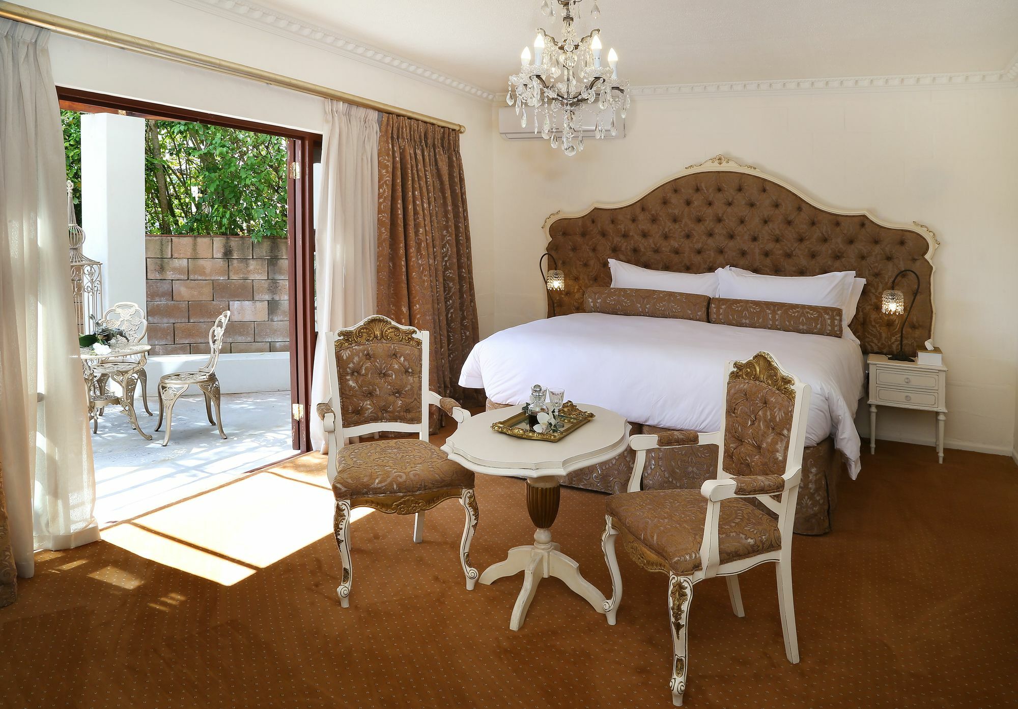 Rexford Manor Hotel Книсна Екстериор снимка