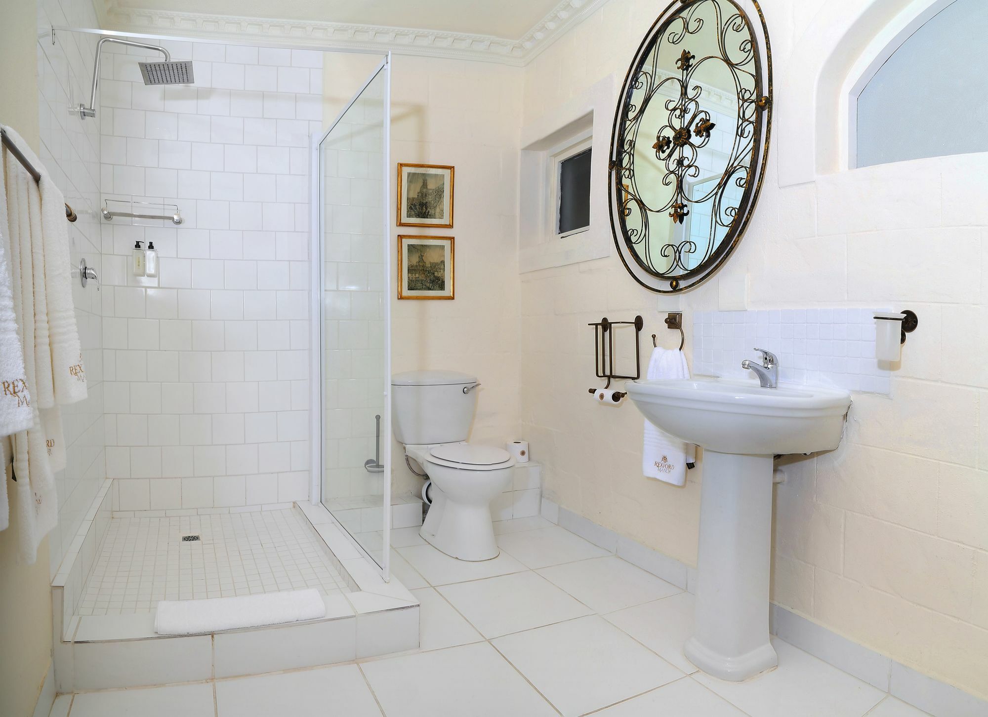 Rexford Manor Hotel Книсна Екстериор снимка